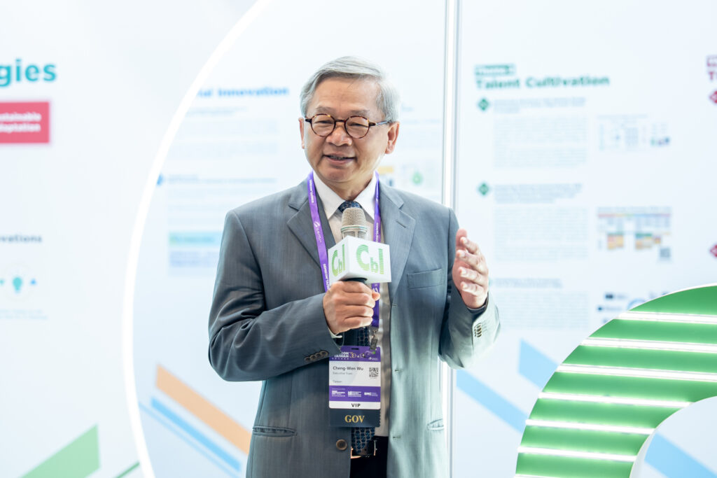 国家科学会議の「クリスタル台湾イニシアチブ」がSEMICON Taiwan 2025に出展され、技術革新を促進し、世界の半導体パートナーと連携するための政府の戦略的イニシアチブが紹介されました。