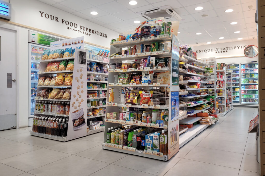 コンビニの“最後の1m”は半導体で動く——AI発注・電子棚札・エッジAIの実像