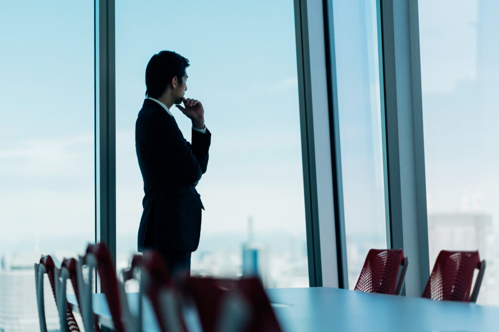 考えるビジネスマン - Semicon.TODAY