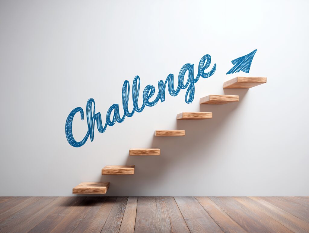 Challengeの文字と階段で一歩ずつ前進する挑戦と成長のプロセスを表現したビジネスコンセプト - Semicon.TODAY