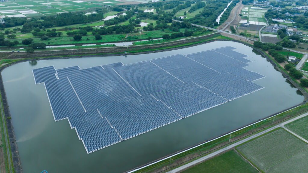 ジャパンセミコンが水上太陽光発電導入！――大規模再エネ電力で半導体の脱炭素を一歩前進
