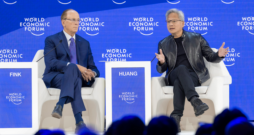 「人類史上最大のインフラ整備」：ダボス会議でジェンセン・フアン氏がAIの「五層ケーキ」について語る