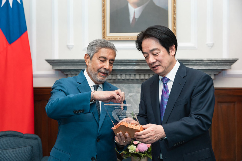大統領はマイクロンテクノロジー社の社長兼最高経営責任者（CEO）と会談し、より強靭で競争力のあるサプライチェーンを共同で構築し、双方に利益のある未来を創造したいとの希望を表明した。