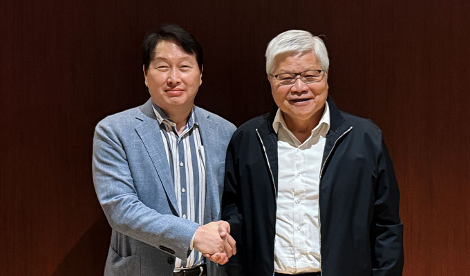 SKグループ会長、TSMCトップと会談 AIチップ連携強化へ